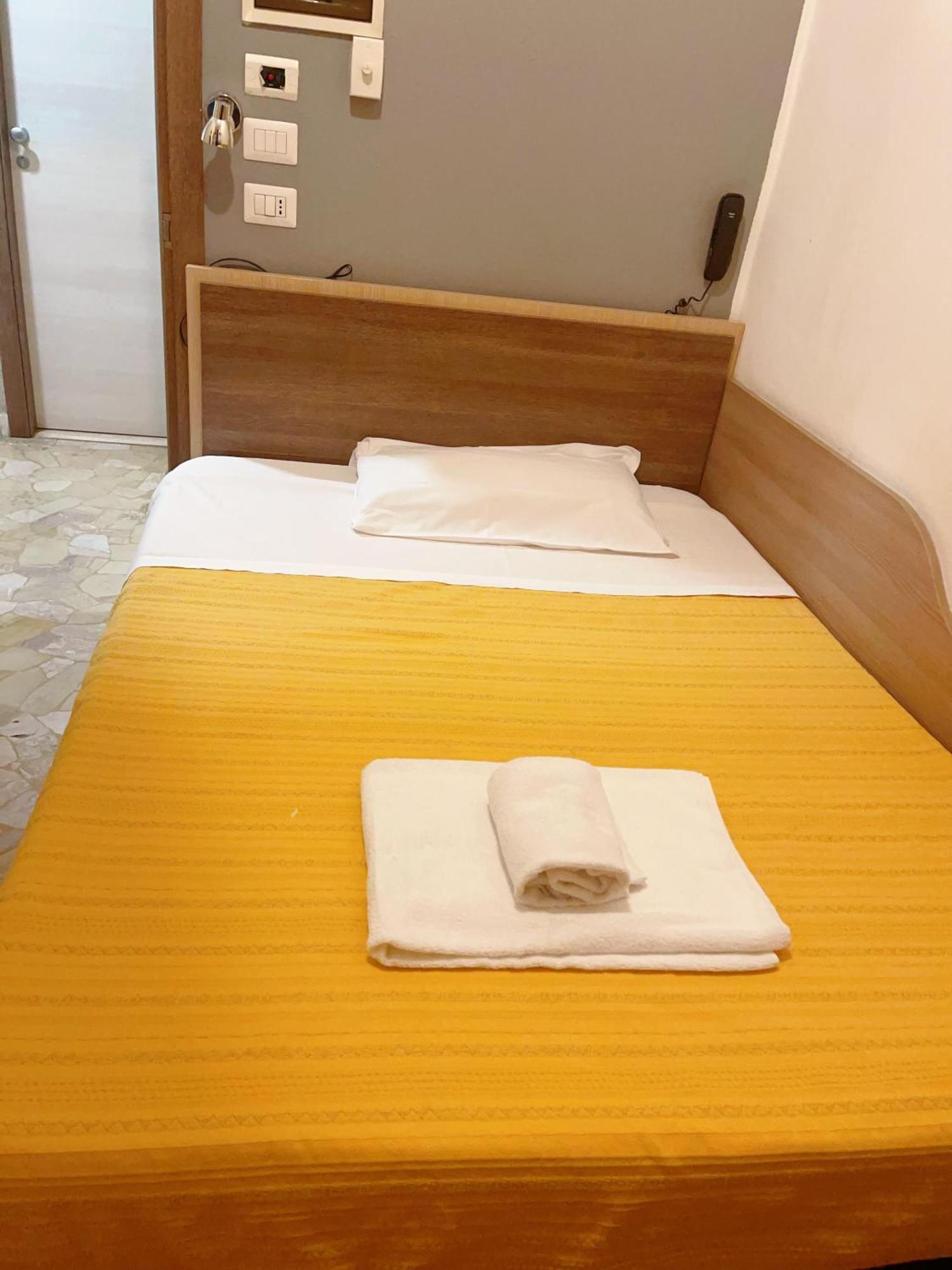 Hotel Bissi Milan Bagian luar foto