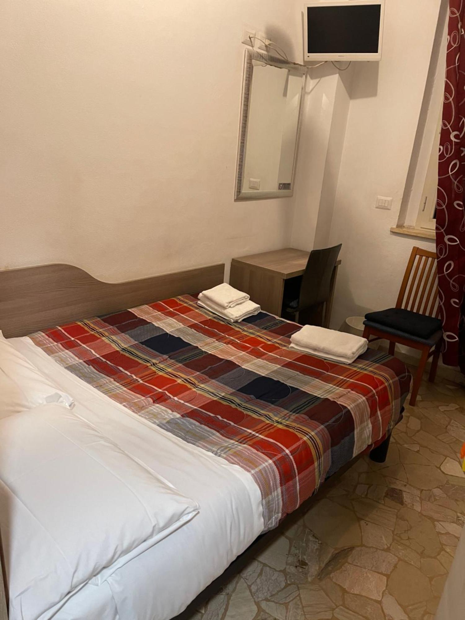 Hotel Bissi Milan Bagian luar foto